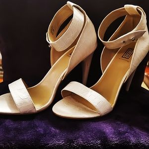 Signature Whiteley Heel